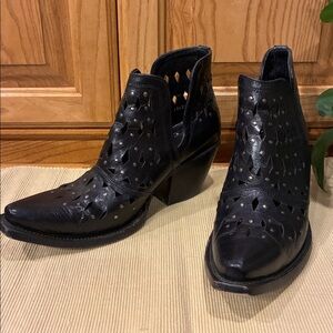Size 9 Ariat Women's Dixon Cowboy Booties in Blaclk Studded Cutouts (ABBA)